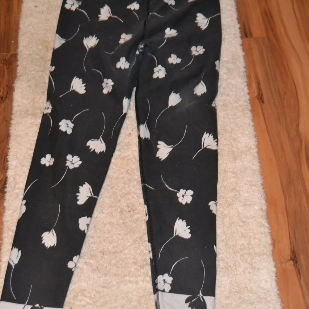 Fabletics Size M - Picture 3 of 5